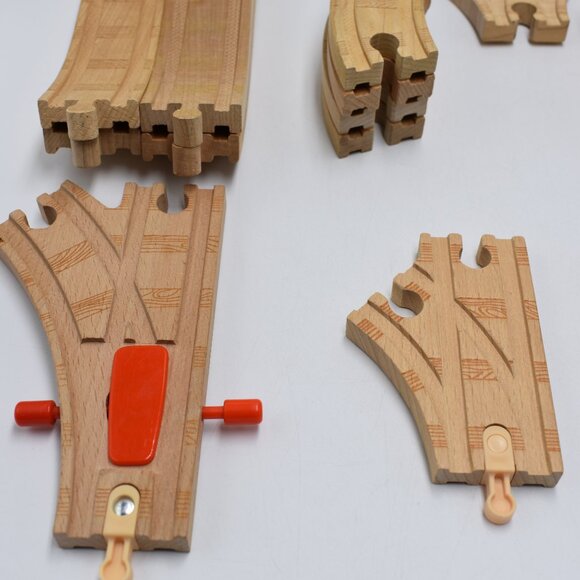 Lot of 25 Wooden Tracks Mechanical Switch Ascendent Curved Thomas & Friends Used - Picture 4 of 9